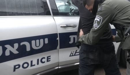 اعتقال 3 شبان من قلنسوة بشبهة الاعتداء على الشرطة